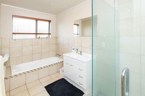 Photo of property in 21 Cleveland Heights, Kelvin Grove, Palmerston North, 4414