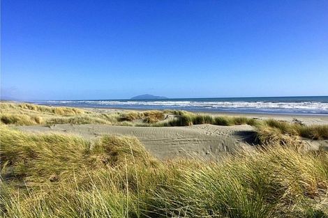 Photo of property in 7 Arthur Street, Waikawa Beach, Levin, 5573