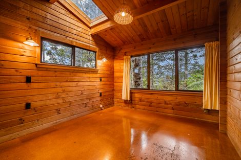 Photo of property in 4 Arama Avenue, Titirangi, Auckland, 0604