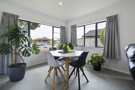 Photo of property in 6 Brookside Close, Highbury, Palmerston North, 4412