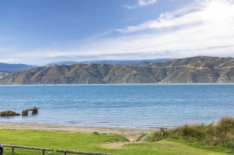 Photo of property in 217 Marine Parade, Seatoun, Wellington, 6022