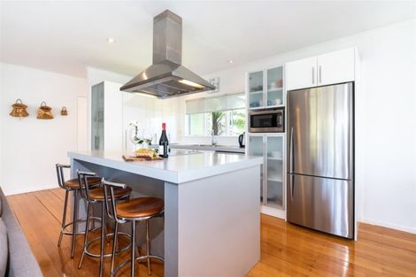 Photo of property in 107 Shakespeare Road, Milford, Auckland, 0620