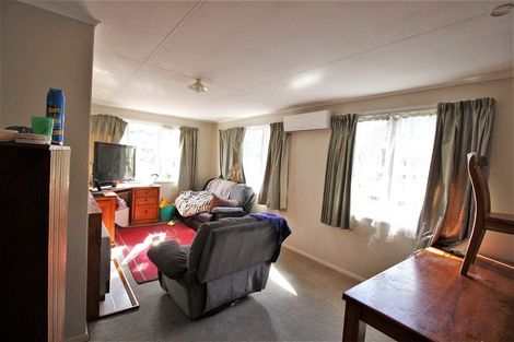 Photo of property in 12 Yeats Crescent, Fairfield, Hamilton, 3214