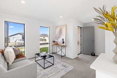 Photo of property in 11 Parton Road, Pukekohe, 2120