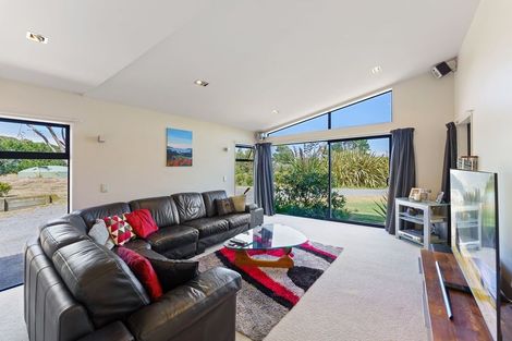 Photo of property in 24 Raukawa Road, Peka Peka, Waikanae, 5391