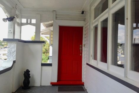 Photo of property in 10 Kitchener Terrace, Moturoa, New Plymouth, 4310