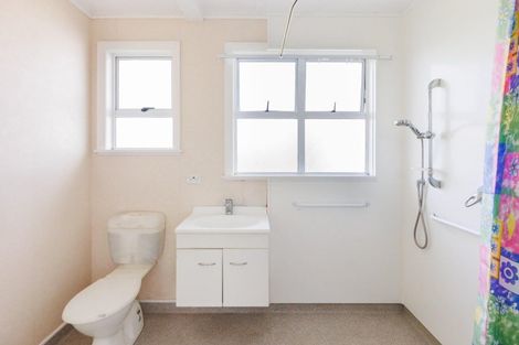 Photo of property in 4 Glasgow Street, Takaro, Palmerston North, 4412