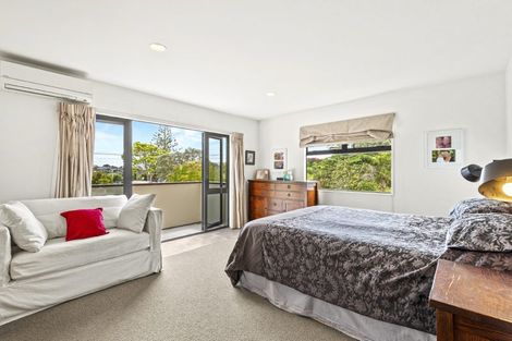 Photo of property in 18 Beulah Avenue, Rothesay Bay, Auckland, 0630
