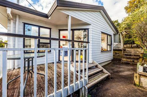 Photo of property in 2/20 Barbados Drive, Unsworth Heights, Auckland, 0632