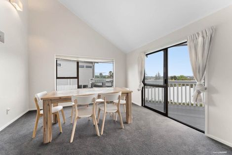 Photo of property in 4 Raphael Place, West Harbour, Auckland, 0618