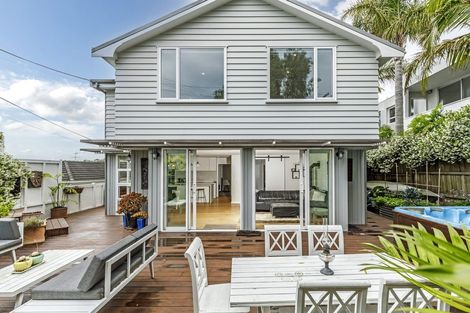 Photo of property in 2/39 Old Lake Road, Narrow Neck, Auckland, 0624