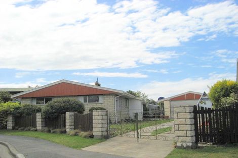 Photo of property in 3 Simon Place, Woodend, 7610