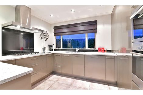 Photo of property in 2/126 Whangaparaoa Road, Red Beach, 0932