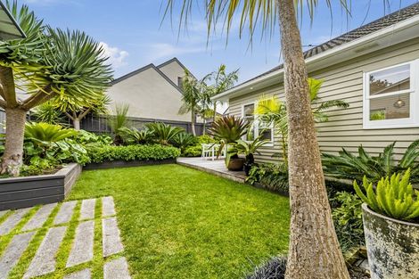 Photo of property in 4 Irirangi Road, Greenlane, Auckland, 1061