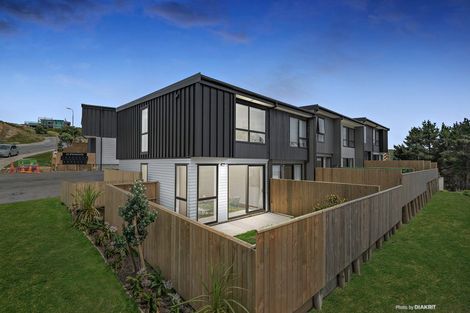 Photo of property in 1/62 Spenmoor Street, Newlands, Wellington, 6037