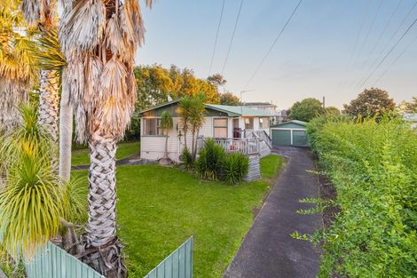 Photo of property in 17 Snell Avenue, Papakura, 2110