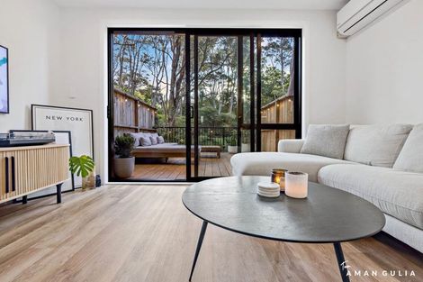 Photo of property in 33 Tokai Place, Glen Eden, 0602