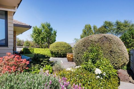 Photo of property in 23 Johnstone Drive, Fitzherbert, Palmerston North, 4410