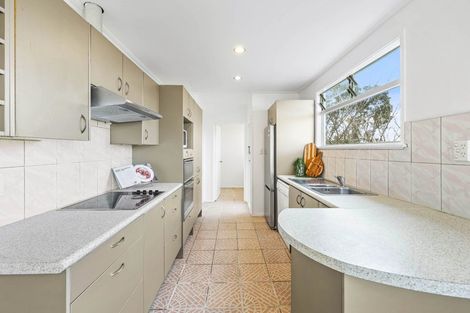 Photo of property in 10 La Trobe Street, Pakuranga Heights, Auckland, 2010