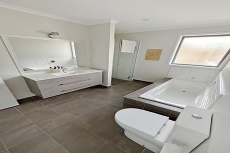 Photo of property in 9 Maple Lane, Huapai, Kumeu, 0810