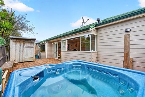 Photo of property in 21a Savoy Road, Glen Eden, Auckland, 0602