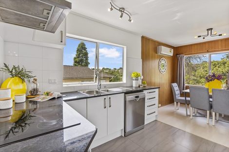 Photo of property in 1/65 Girrahween Drive, Totara Vale, Auckland, 0629