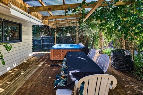 Photo of property in 1a Peel Place, Wainuiomata, Lower Hutt, 5014