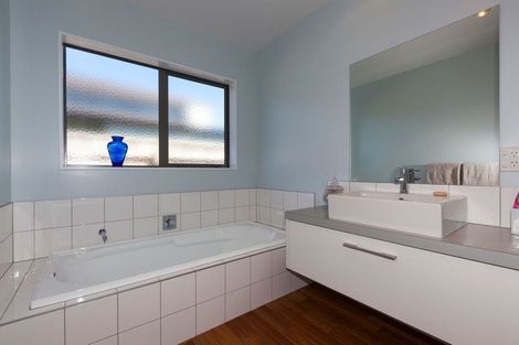 Photo of property in 26 Bluewater Place, Paraparaumu, 5032