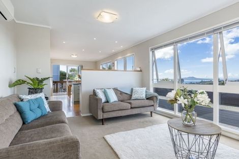 Photo of property in 1/54 Knights Road, Rothesay Bay, Auckland, 0630
