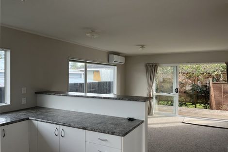 Photo of property in 33 Durham Street, Te Atatu Peninsula, Auckland, 0610