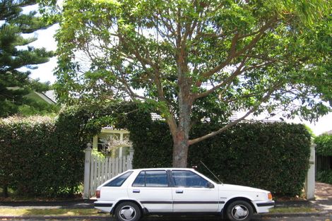 Photo of property in 15 Bolton Street, Blockhouse Bay, Auckland, 0600