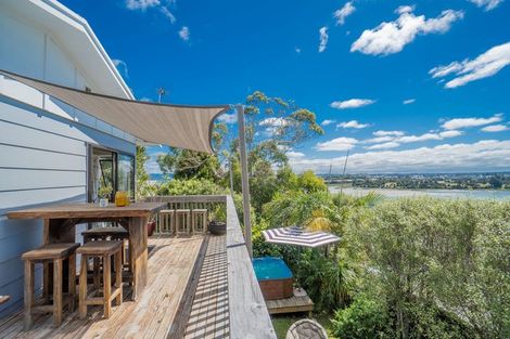 Photo of property in 2/35 Dakota Avenue, Beach Haven, Auckland, 0626