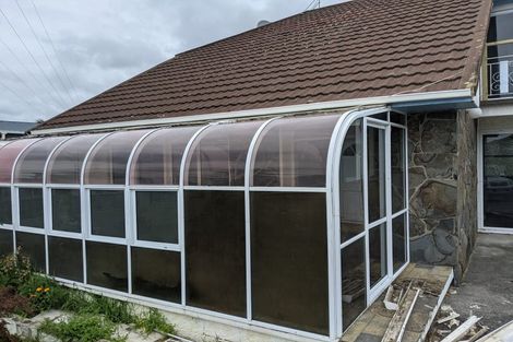 Photo of property in 21 Lyndhurst Road, Te Atatu South, Auckland, 0610