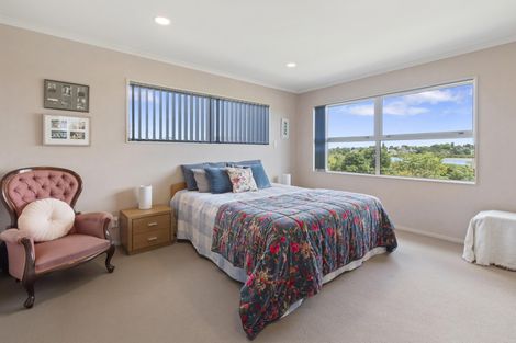Photo of property in 54 Aberdeen Crescent, Wattle Downs, Auckland, 2103