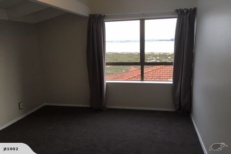 Photo of property in 2/28 Walter Street, Hauraki, Auckland, 0622