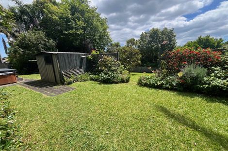 Photo of property in 15 Pinewood Grove, Botany Downs, Auckland, 2010