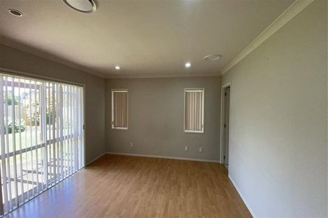 Photo of property in 18 Corrofin Drive, East Tamaki, Auckland, 2013