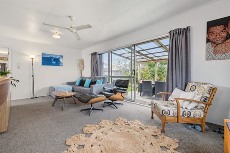 Photo of property in 1/1216 Papamoa Beach Road, Papamoa Beach, Papamoa, 3118