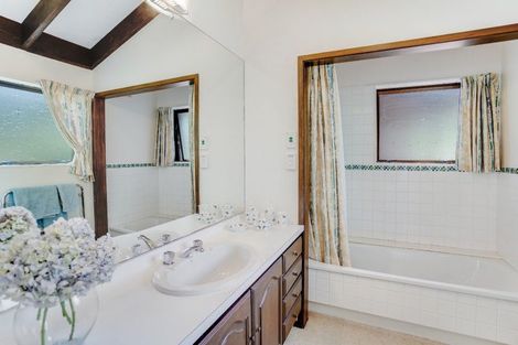 Photo of property in 22 Gilbert Mair Rise, Russell, 0272