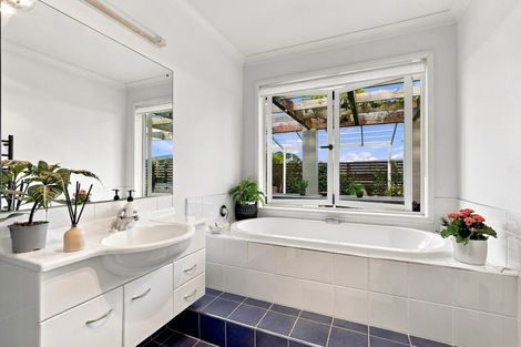 Photo of property in 33 Lax Crescent, Leigh, 0985