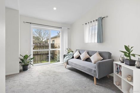 Photo of property in 7/30 John Jennings Drive, Oteha, Auckland, 0632