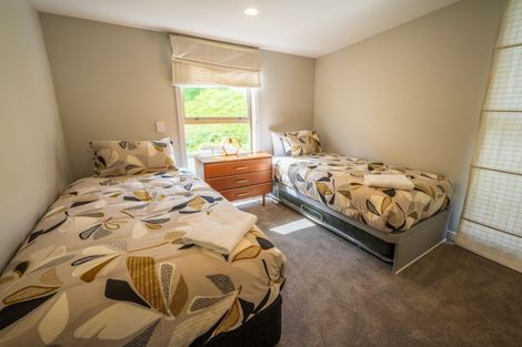 Photo of property in 72 Wynyard Crescent, Fernhill, Queenstown, 9300