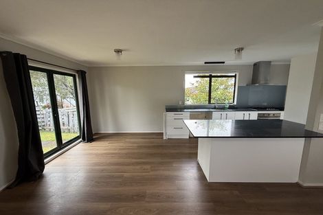 Photo of property in 2/14 Moxham Grove, Massey, Auckland, 0614