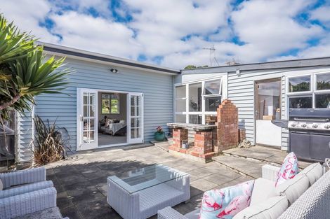 Photo of property in 53 Tiromoana Road, Raumati South, Paraparaumu, 5032