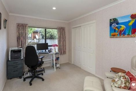 Photo of property in 8 Cranbrook Grove, Waikanae, 5036