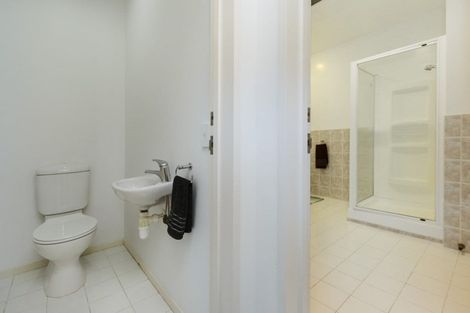 Photo of property in Maddison Apartments, 2/6c Queen Street, Palmerston North, 4410