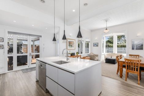 Photo of property in 21 Farm Road, Northland, Wellington, 6012