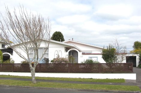 Photo of property in 27 Truby King Street, Merrilands, New Plymouth, 4312