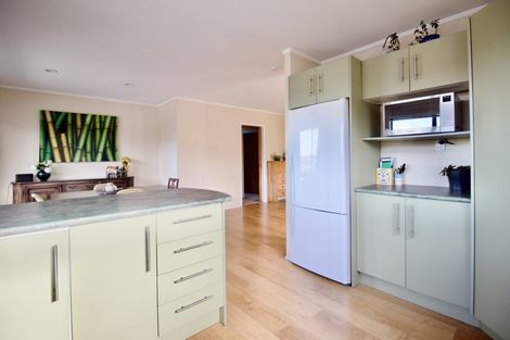 Photo of property in 2/48 Becroft Drive, Forrest Hill, Auckland, 0620