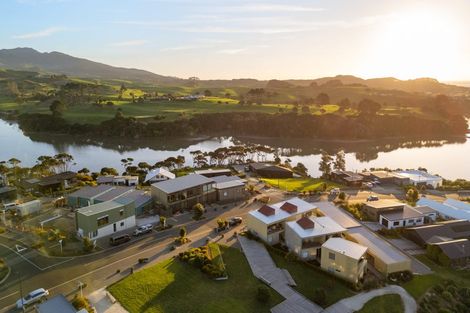 Photo of property in 30 Rangitahi Road, Raglan, 3225